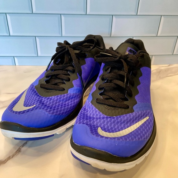 💜 Nike Vibrant Blue and Black Athletic Shoes Sneakers size 8 - Picture 8 of 13